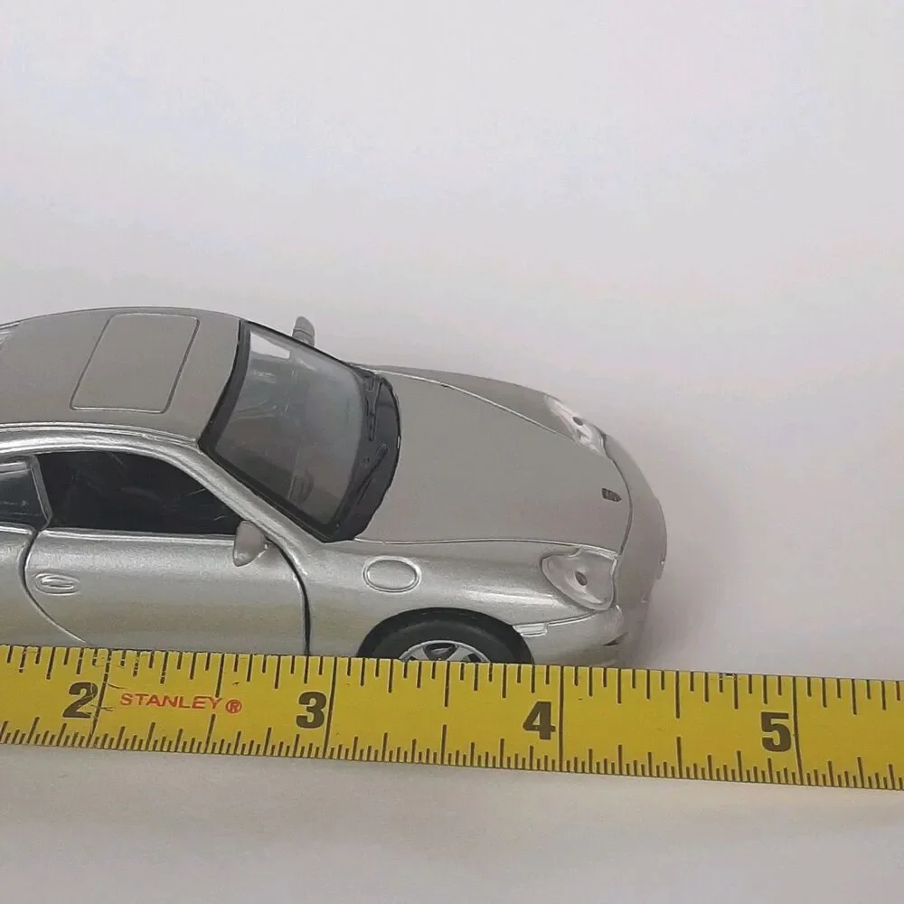Vintage Maisto Porsche 911 Caarrera 4S Miniature Car Figurine 1/38 Scale